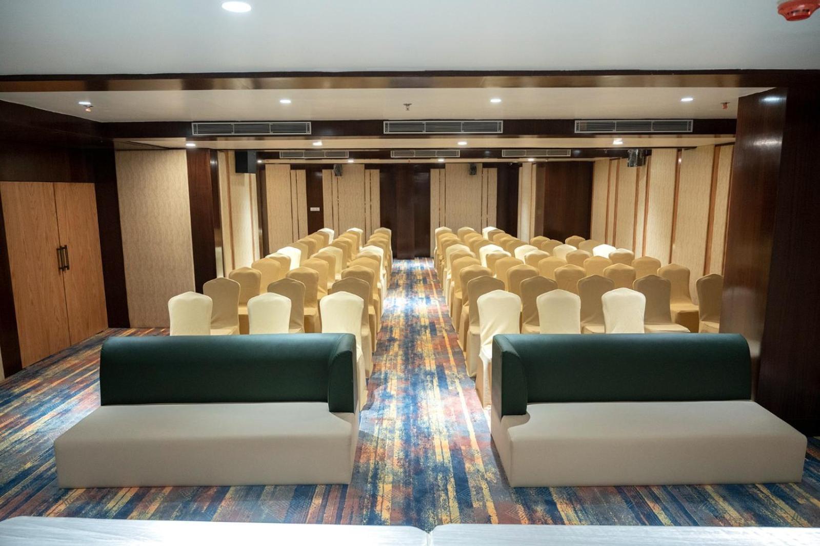 Hotel Lake View Baharampur Buitenkant foto